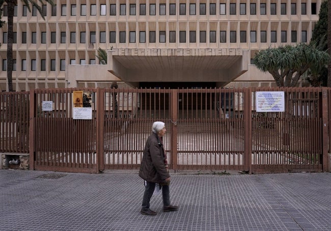 El edificio permanece cerrado a cal y canto desde diciembre de 2019.