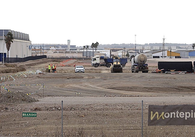 Las obras para el centro logístico que operará Amazon están a pleno rendimiento.
