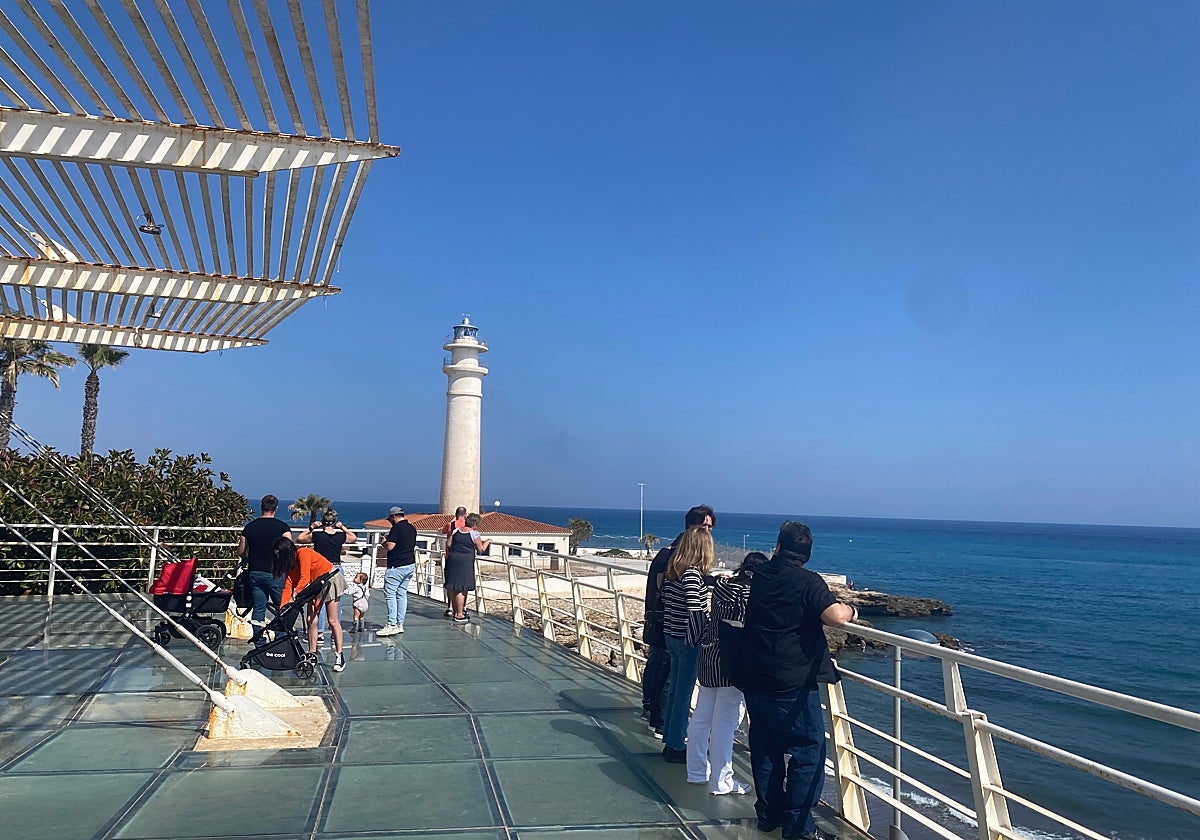 Imagen del mirador del Mediterráneo, ubicado junto al Faro de Torrox.