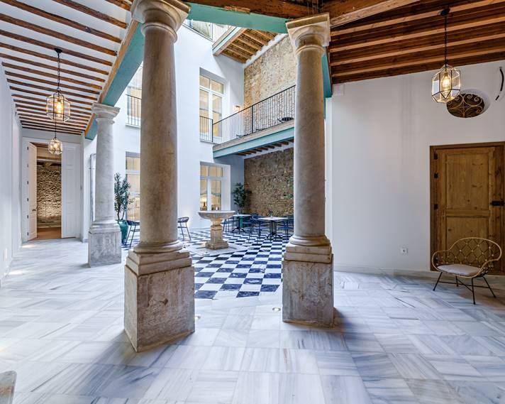 La rehabilitación de un destartalado edificio en el Centro de Málaga revela su floreciente pasado barroco