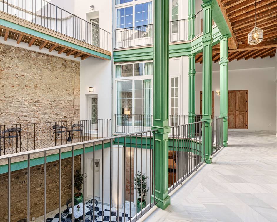 La rehabilitación de un destartalado edificio en el Centro de Málaga revela su floreciente pasado barroco