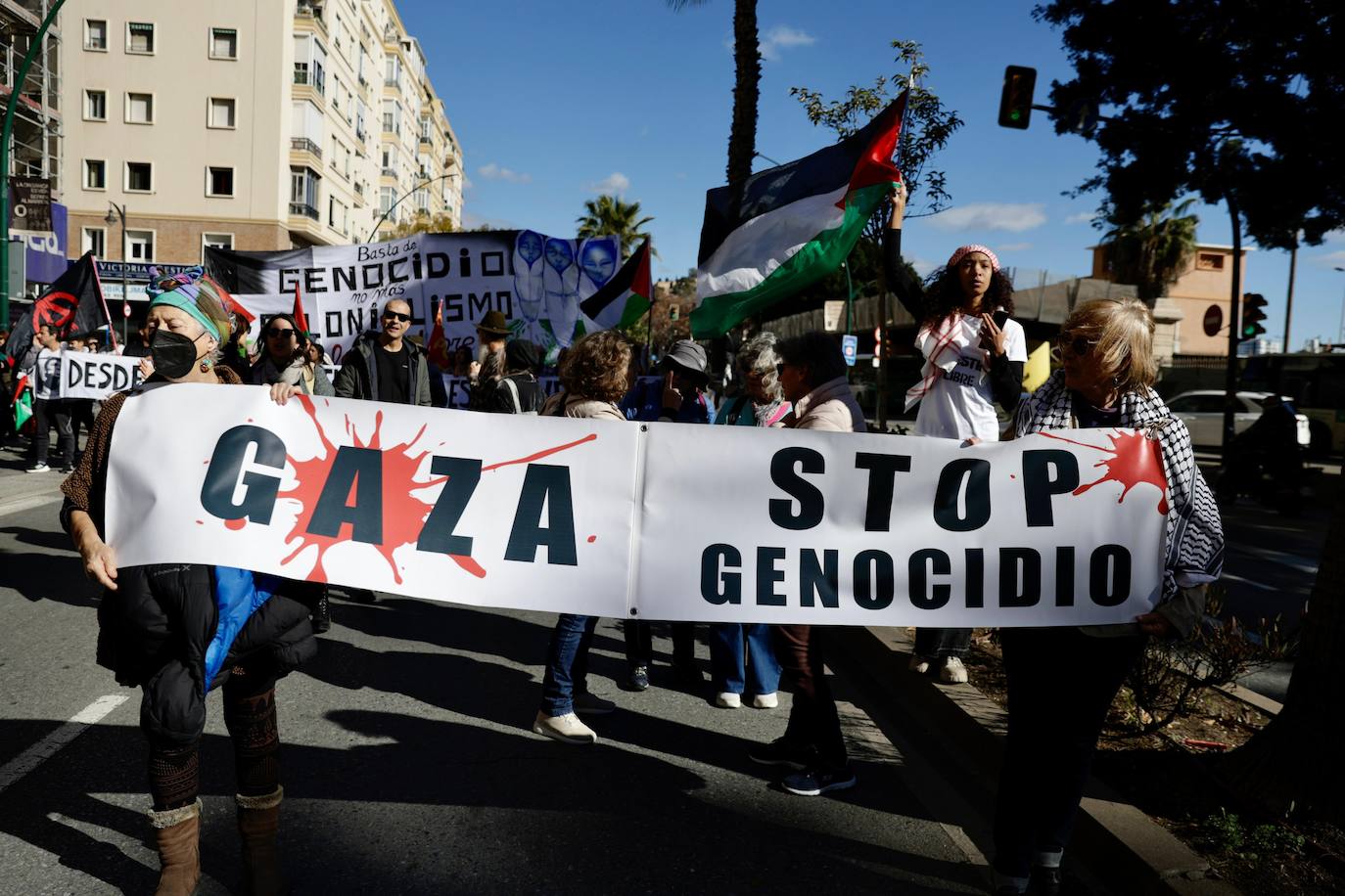 Cientos de manifestantes claman por la paz en Gaza y piden embargos contra Israel