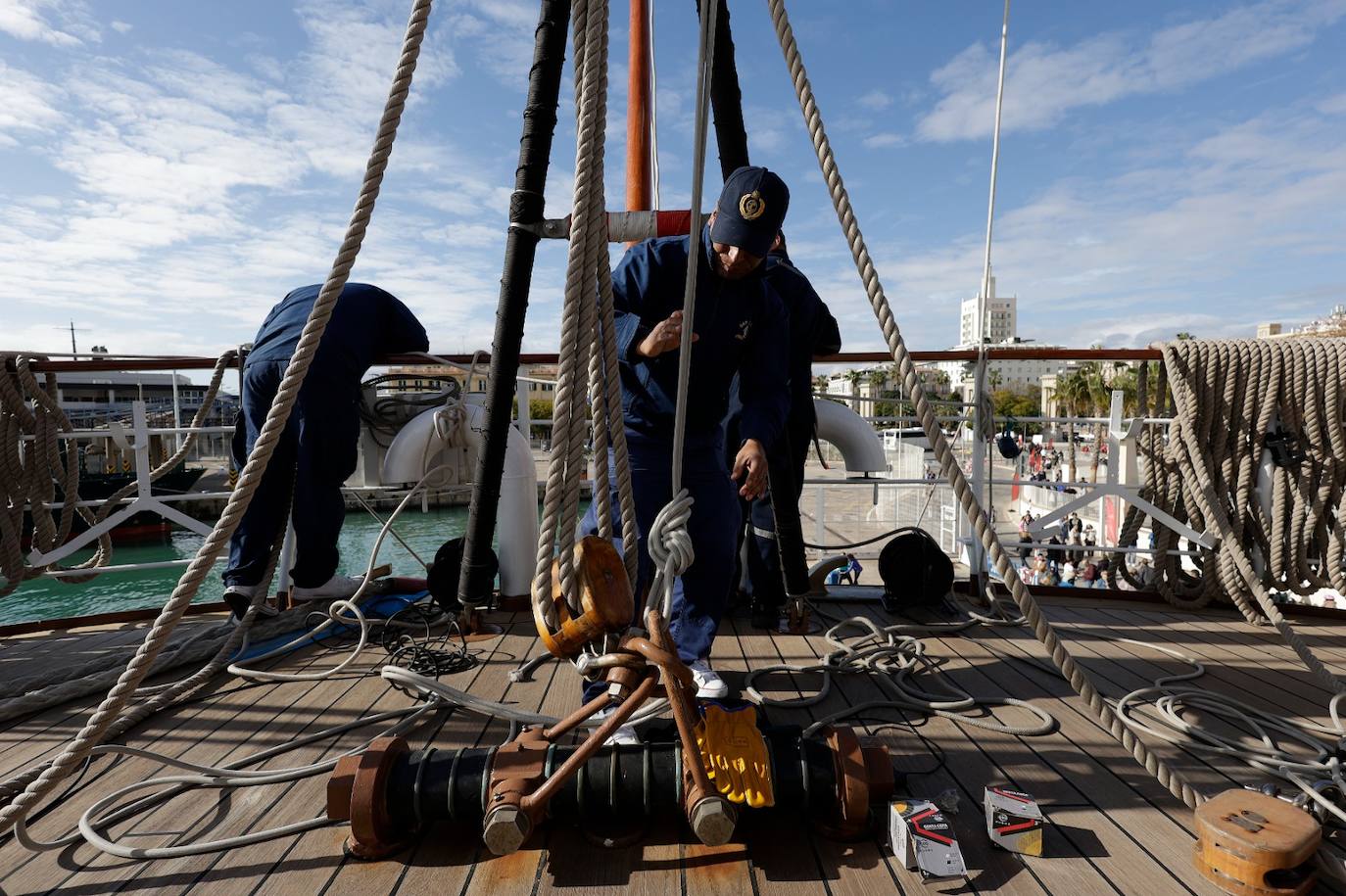 Perú exhibe la joya de su Armada en el puerto de Málaga