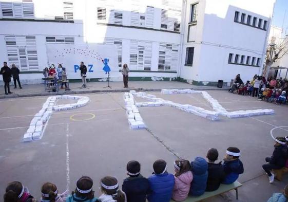 Celebración del Día de la Paz en un colegio andaluz, en una imagen de archivo.