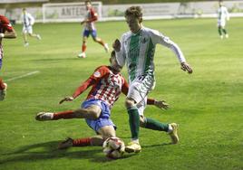 Loren Burón ante el Algeciras en El Maulí