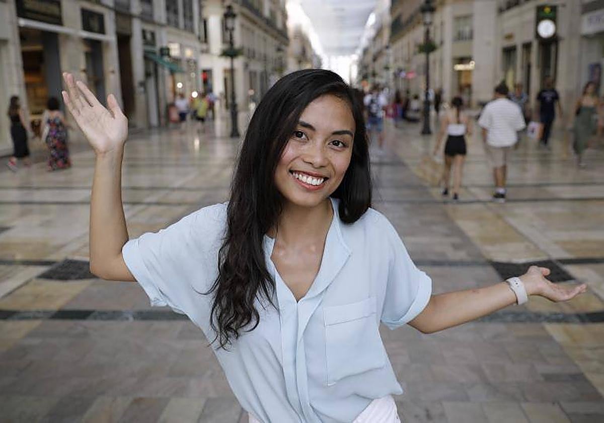 La profesora de idiomas Nesh, en calle Larios.