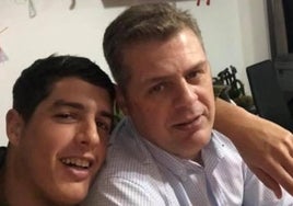 José Manuel Beigveder y su hijo, Víctor, en una imagen reciente facilitada por la familia.