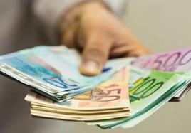 ¿Se puede recibir una donación de dinero sin pagar impuestos?: la OCU aclara dudas