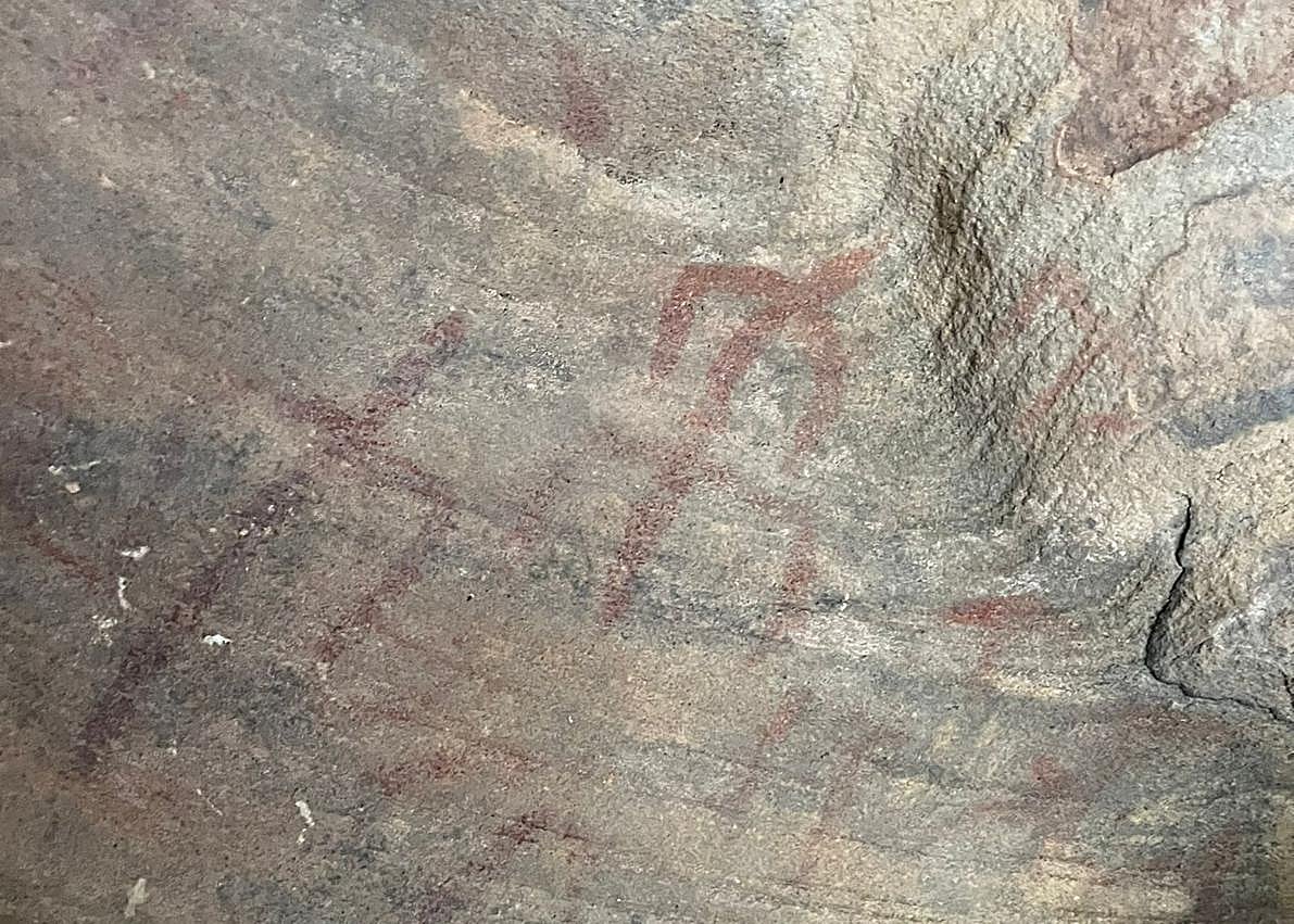 Imagen secundaria 1 - El conjunto de pinturas rupestres al aire libre más importante de Andalucía que está en Málaga (y puede visitarse gratis)