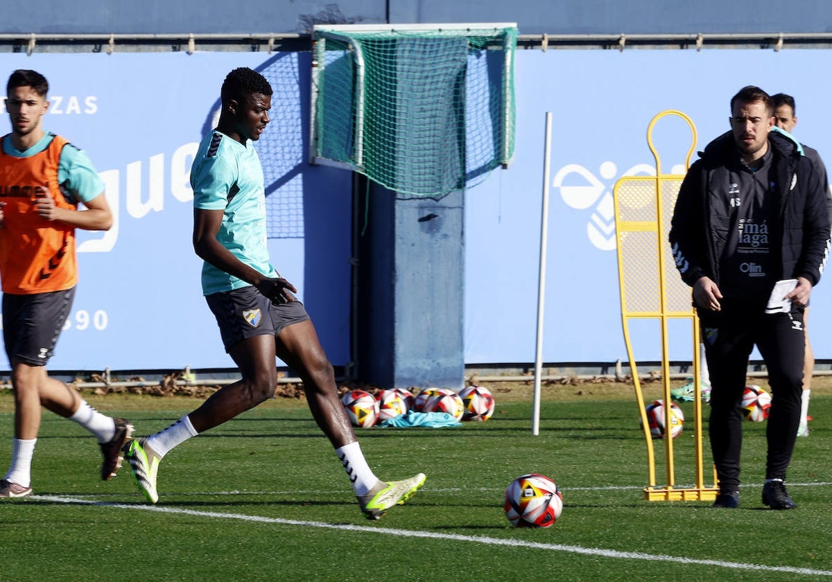 Moussa, en un entrenamiento del Málaga.