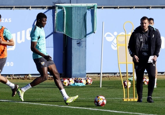 Moussa, en un entrenamiento del Málaga.