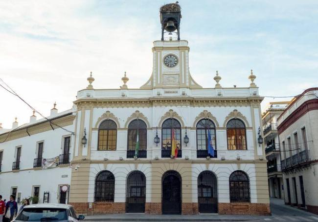 Banderas a media asta en el Ayuntamiento de Morón de la Frontera