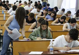 Estudiantes, en el examen de selectividad del año pasado en la Universidad de Málaga.