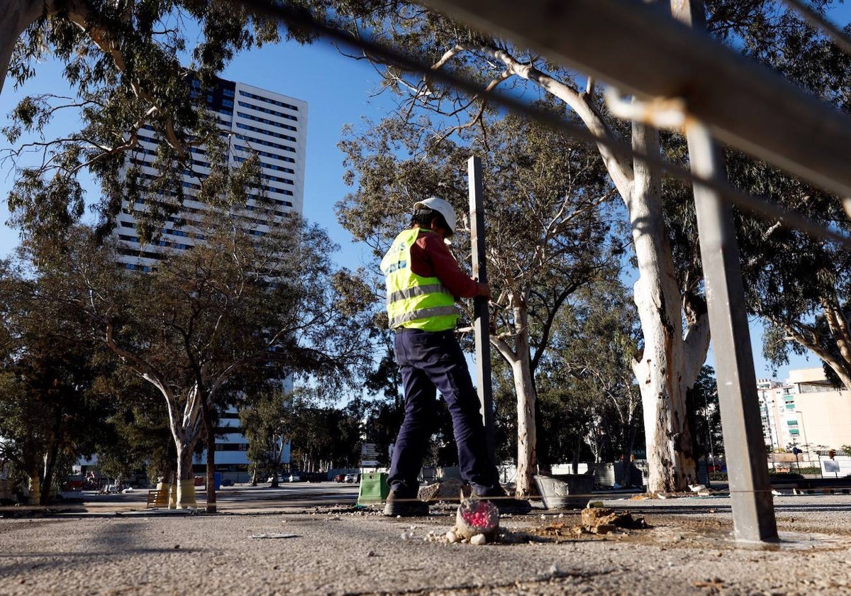 Los trabajos ya han comenzado en la parcela situada al norte de las torres.