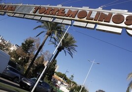 Cartel que indica la entrada el término de Torremolinos, desde Benalmádena.