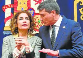 María Jesús Montero, junto al delegado del Gobierno en Andalucía, Pedro Fernández, en la toma de posesión de los subdelegados del Gobierno.