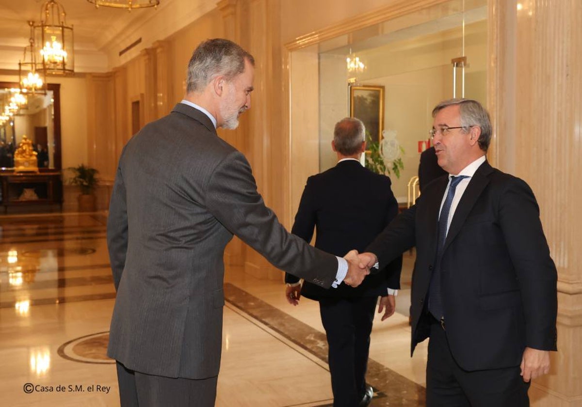 García Urbano destaca el talante constitucional del rey Felipe VI durante la Junta de Gobierno del FEMP