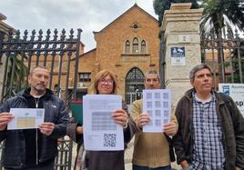 Representantes de la Iniciativa Ciudadana contra el Tarifazo, este martes en el Hospital Noble.