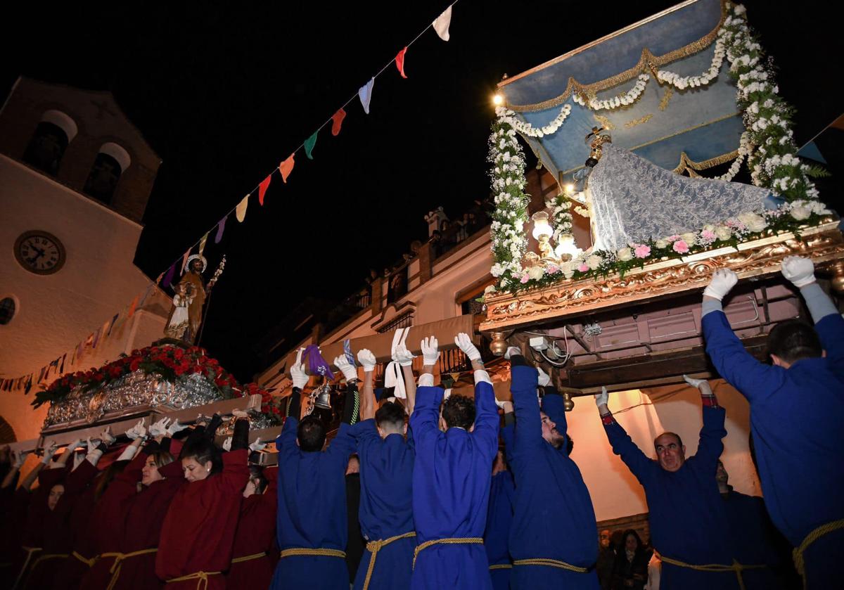 A su regreso al templo, hay un emotivo momento con San José y la Virgen.