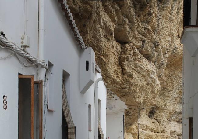 A la vuelta se puede pasear por las calles típicas de Setenil