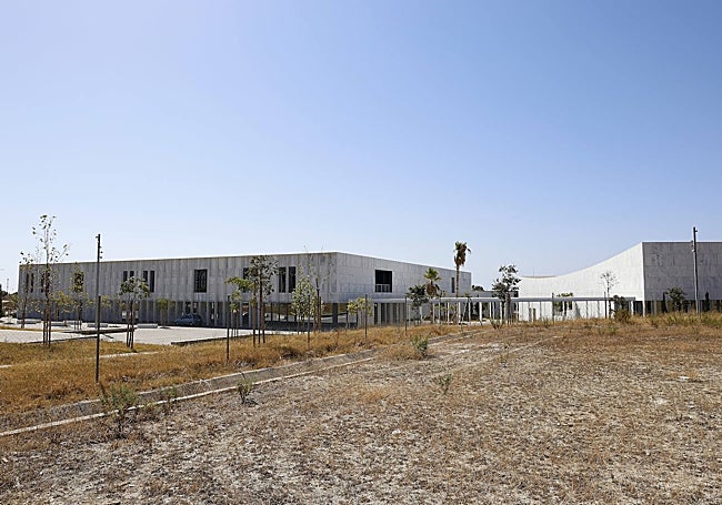 El nuevo Rectorado de la UMA es un impresionante edificio construido con mármol Blanco Macael.