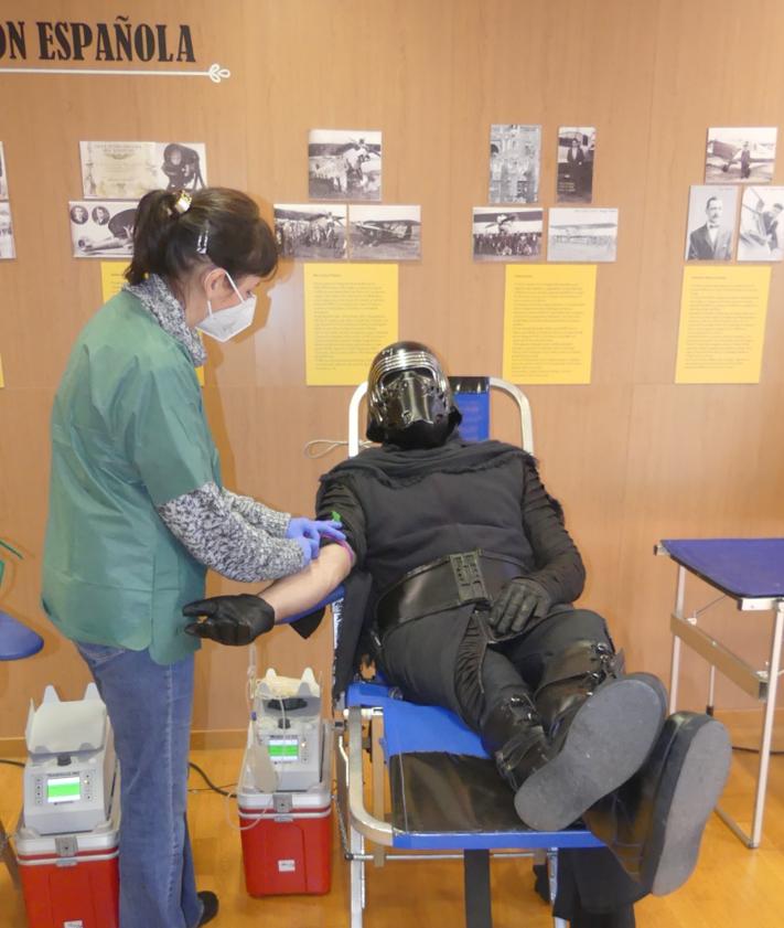 Imagen secundaria 2 - Distintos momentos de la jornada solidaria en el Aeromuseo