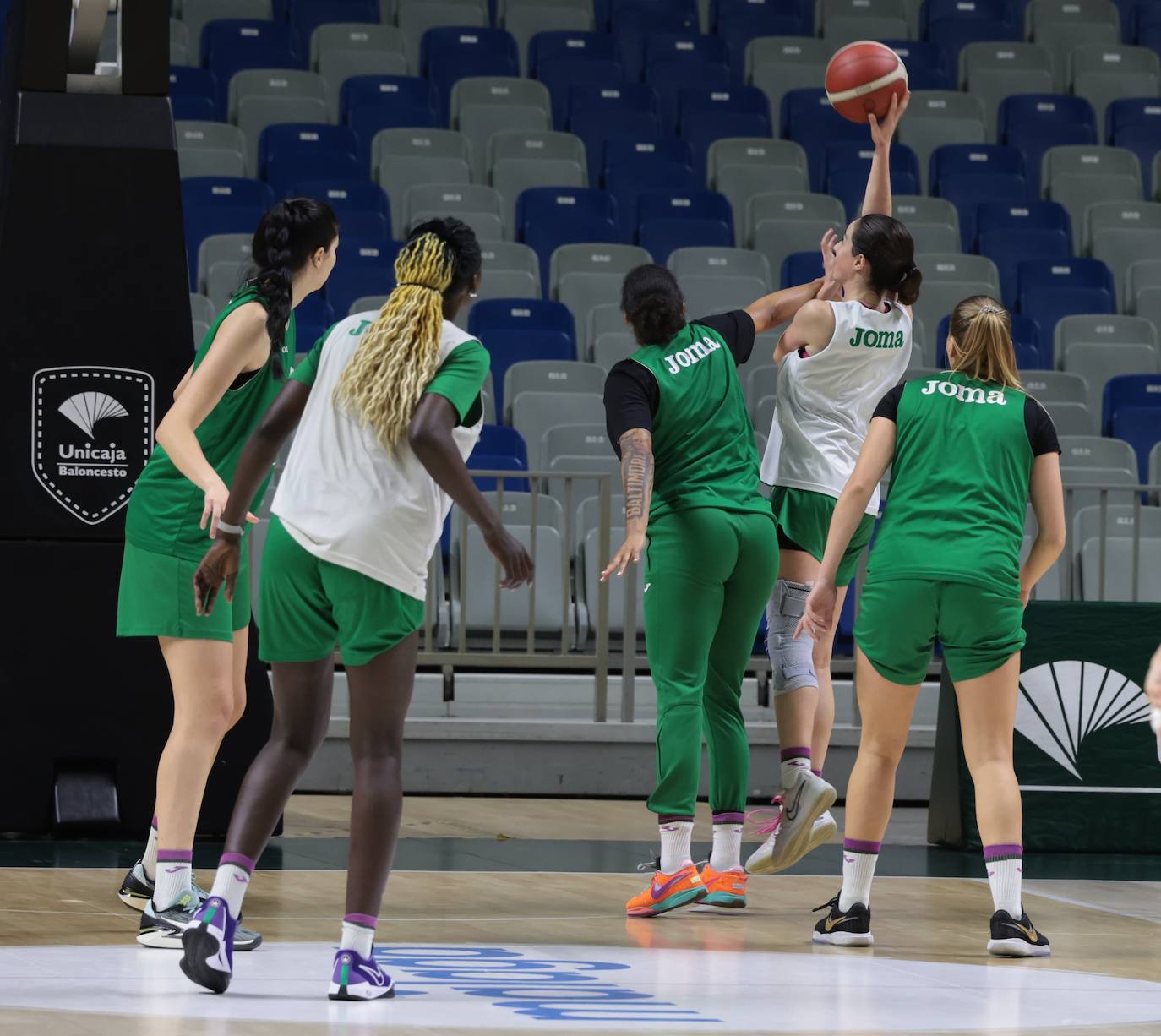 El Unicaja Mijas se entrena en el Martín Carpena