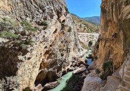 Pasarela a la salida del desfiladero de los Gatitanes.