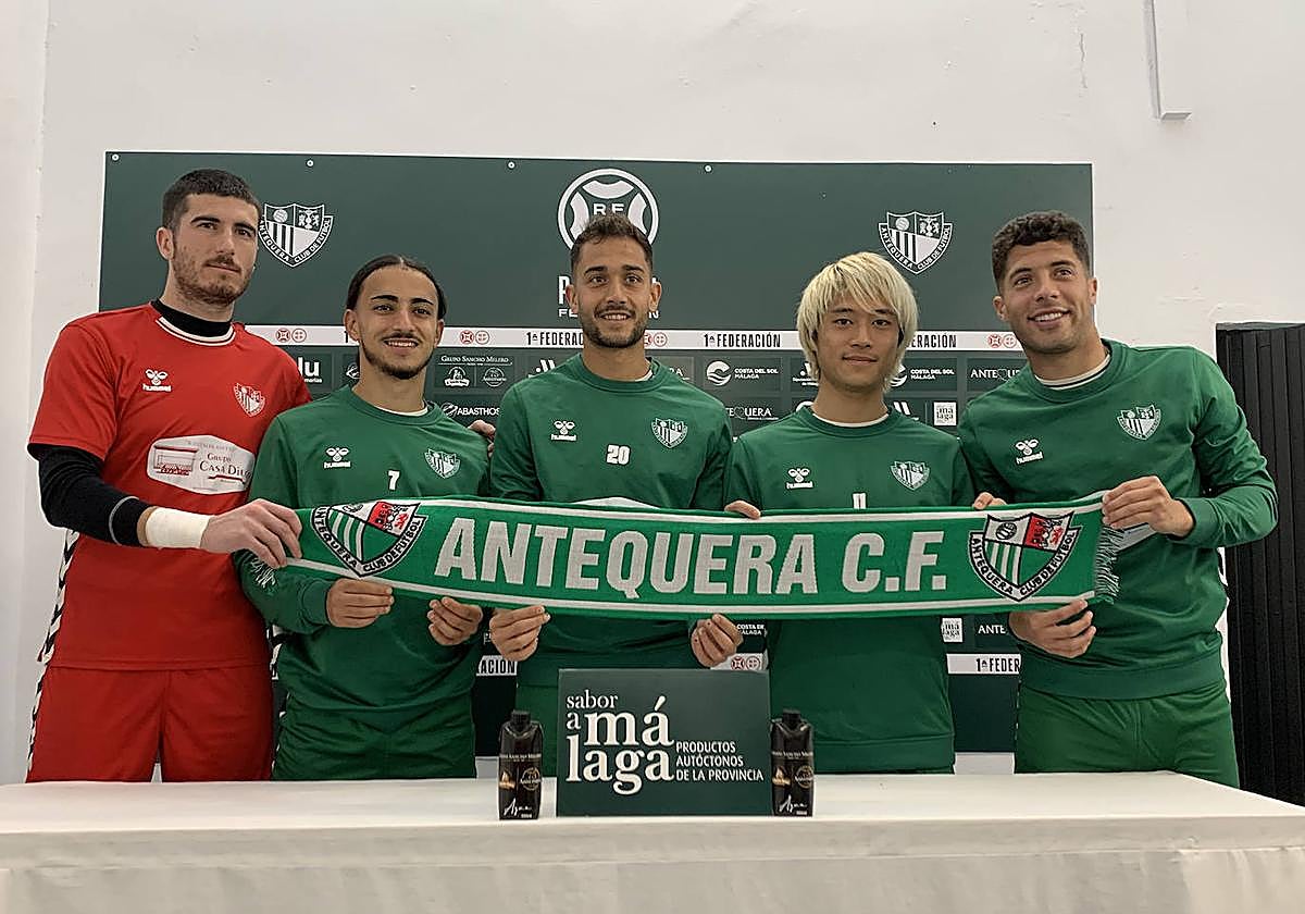 Antonio Gallego, Txus Alba, Luismi Gutiérrez, Akito Mukai y Pepe Mena, los cinco fichajes.