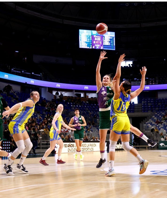 Imagen secundaria 2 - La fiesta del Unicaja Mijas triunfa en el Carpena