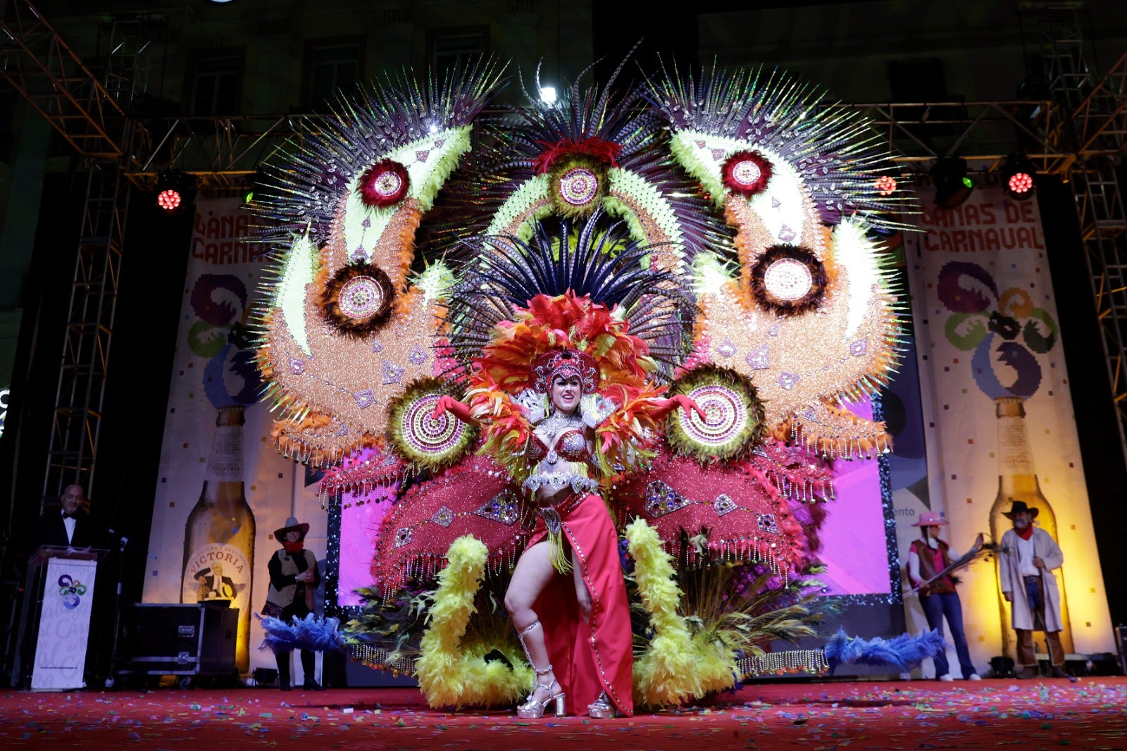 El Carnaval de Málaga se traslada a la calle con el pregón y la elección de los Dioses