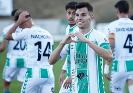 Luismi Redondo celebra su primer gol en el día de su cumpleaños.