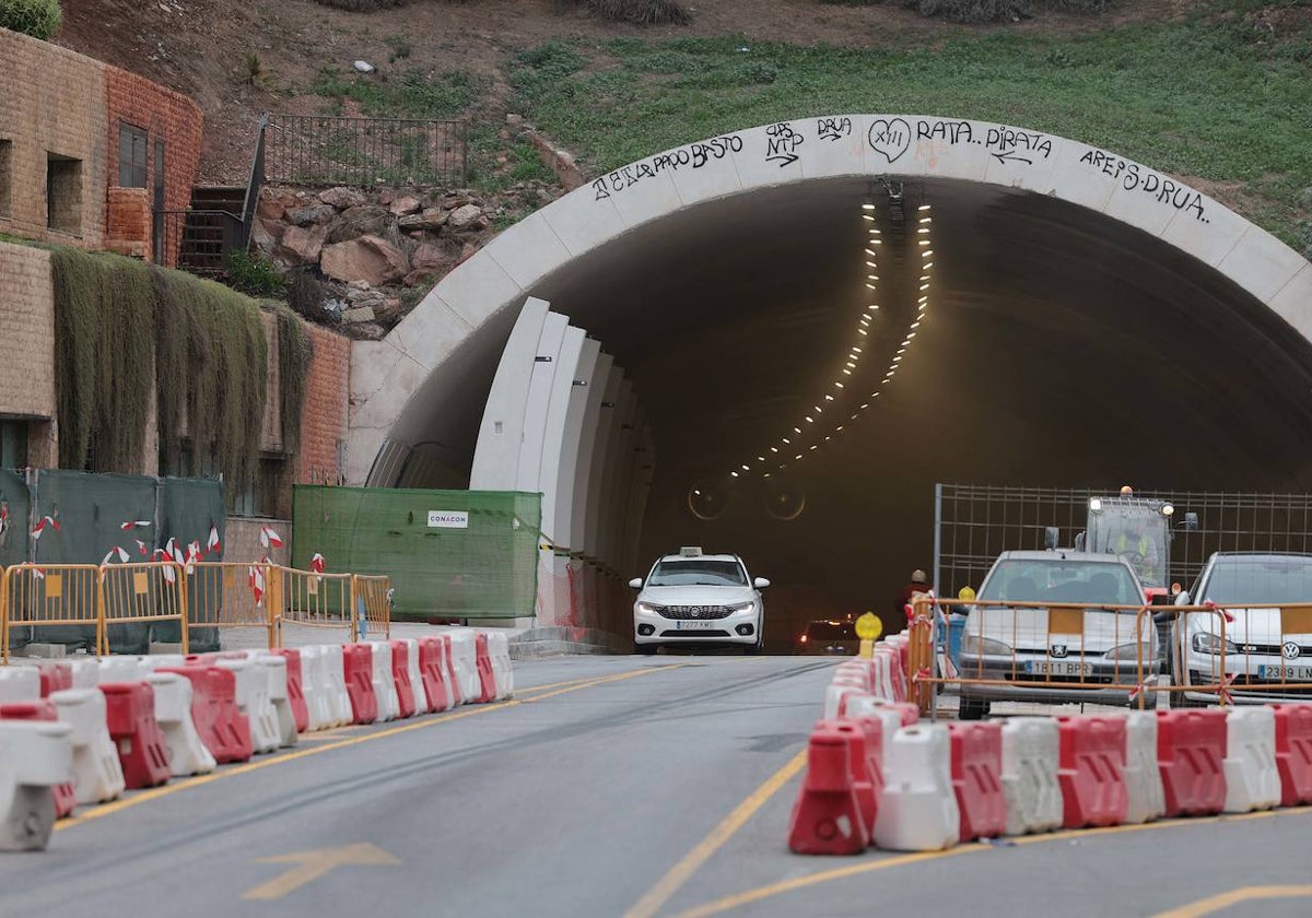 Sólo hay un carril abierto en el túnel a partir de este martes: en sentido Parque.