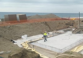 Avance de las obras del chiringuito Bikini Beach, en Fuengirola.