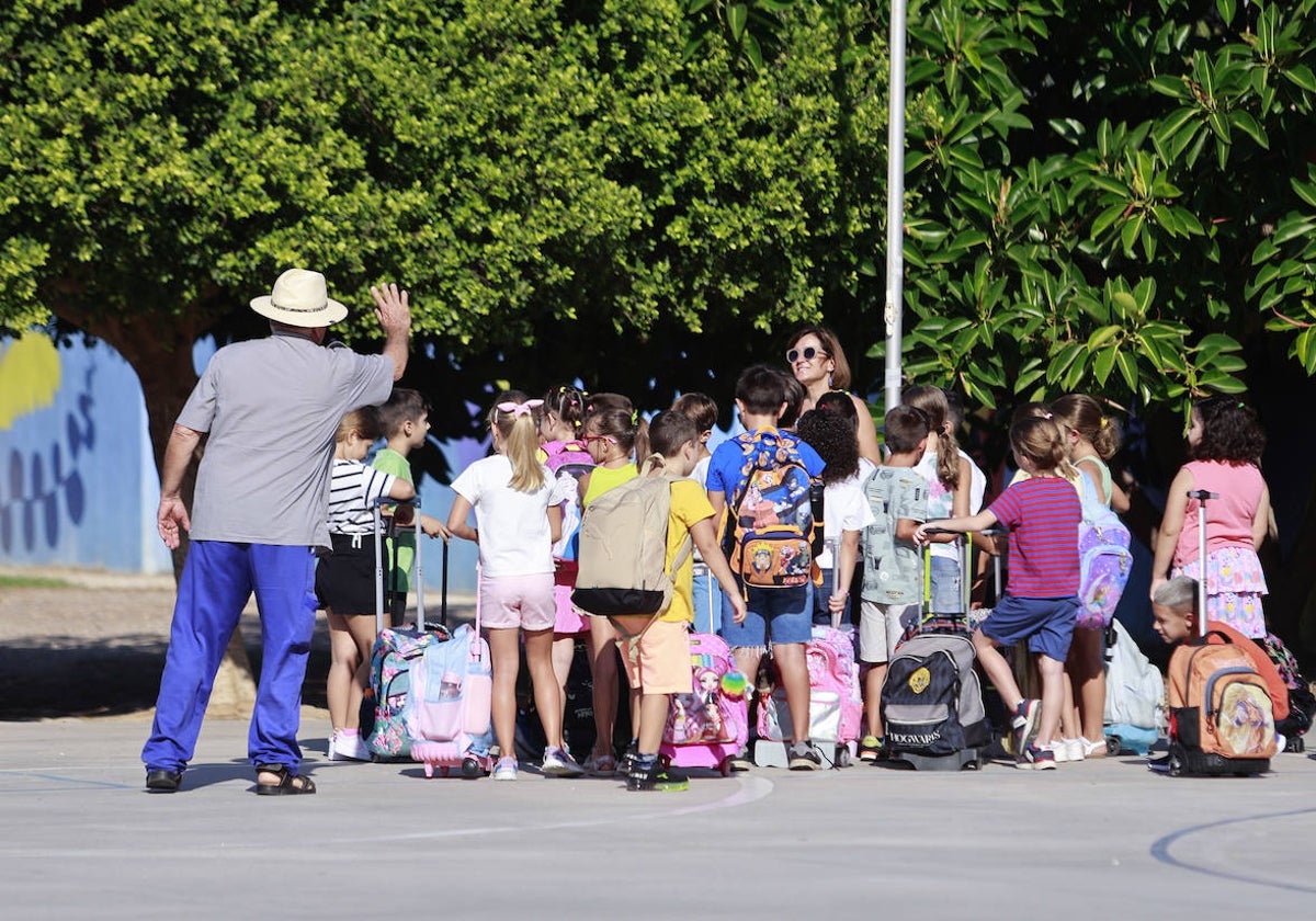 Escolares, el primer día de colegio de este curso en el Revello de Toro de la capital.