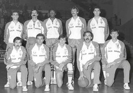 El Caja Ronda de la temporada 1981-1982. Arriba: Pozo, Diego Gómez, Ron Charles, Luis Mari Prada y Ferrer. Abajo: López Abril, Gallar, Alonso, Logroño y Navarro.