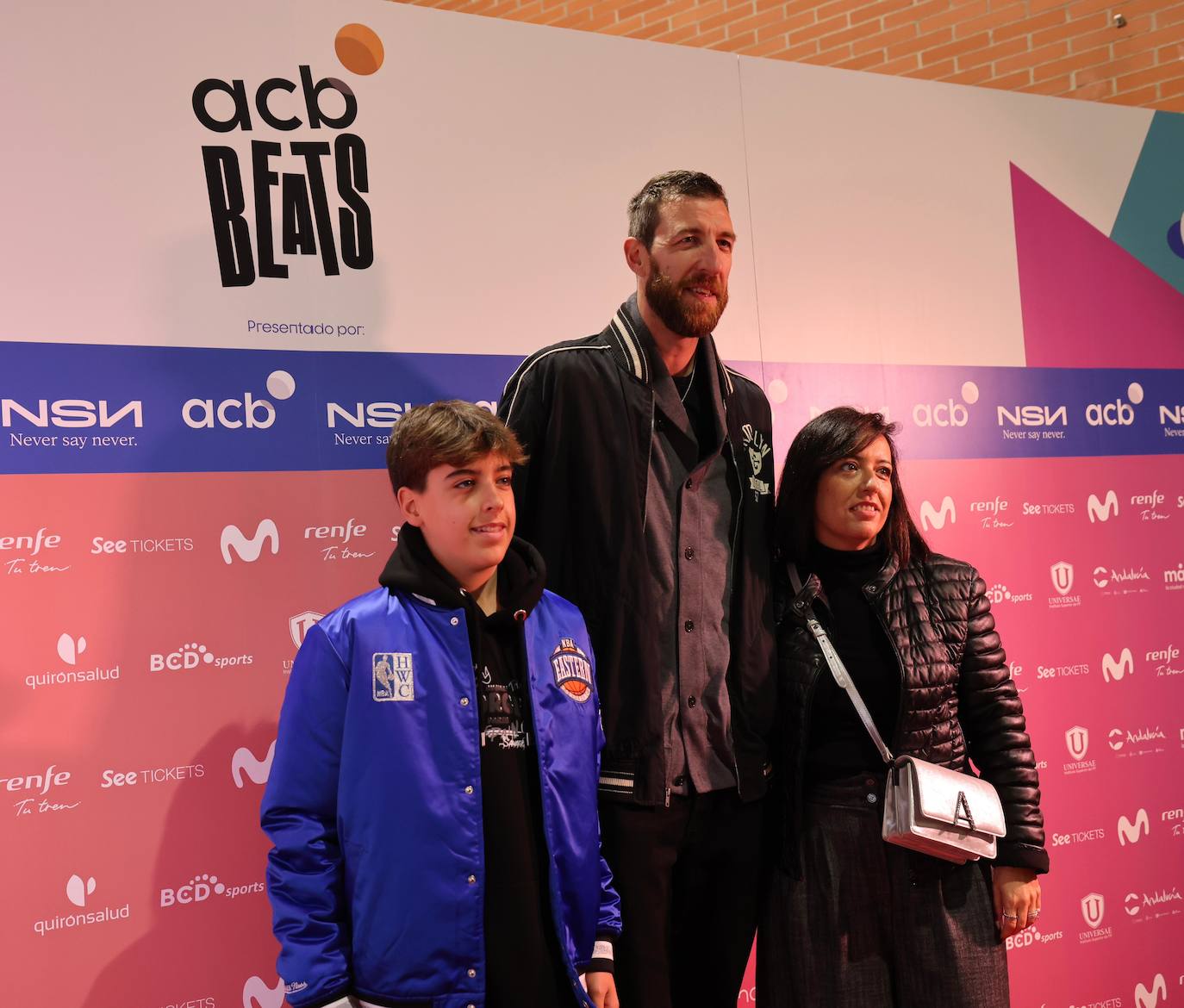 Algunos de los invitados que pasaron por el Martín Carpena para disfrutar del concierto