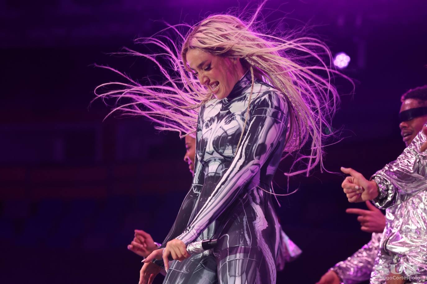 Lola Índigo pone a bailar a Málaga antes de la Copa ACB