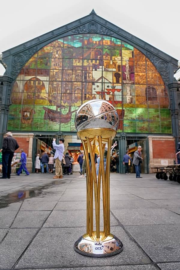 El trofeo de la Copa del Rey se pasea por Málaga