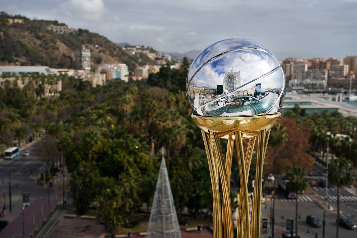 El trofeo de la Copa del Rey se pasea por Málaga