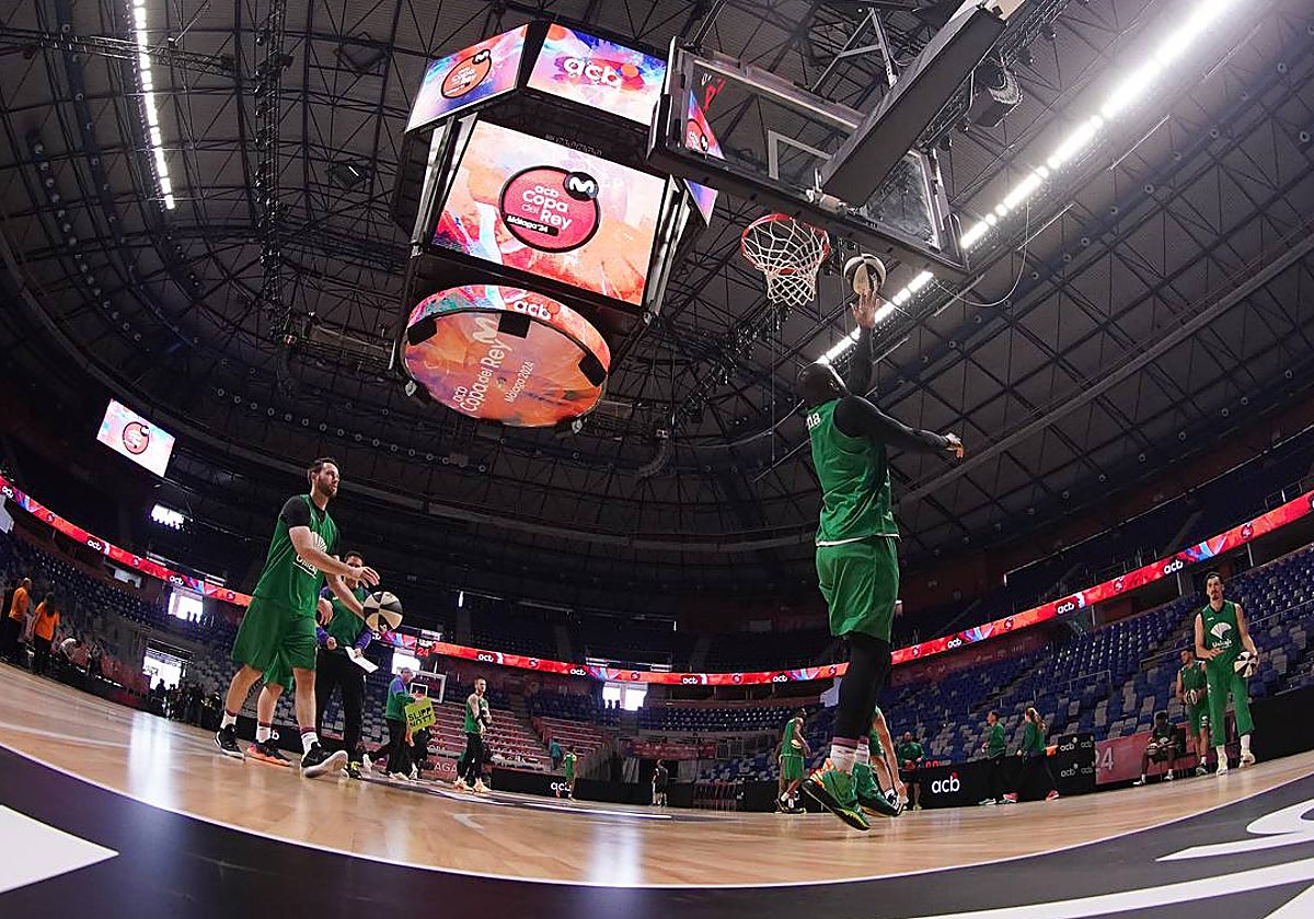 El Unicaja fue el primer equipo en entrenar en un Martín Carpena transformado para la Copa del Rey.