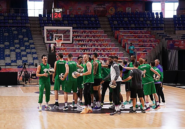 El Unicaja se entrenó en el Palacio de los Deportes después de una semana.