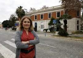 Conchita Travesedo, directora de la UNIA en Málaga, ante su nueva sede en el Puerto de Málaga.