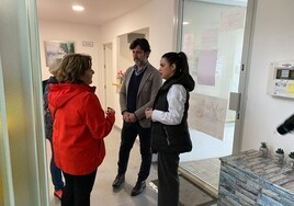 El diputado de Tercer Sector y Cooperación Internacional, Francisco José Martín, en una visita a las instalaciones de Afadax en Vélez-Málaga.