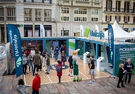 El 'stand' de Unicaja Banco, en la Plaza de la Constitución.