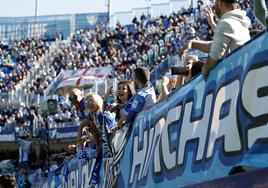 Imagen del ambiente en una de las gradas del estadio de La Rosaleda en el último partido del Málaga en casa contra el Atlético Baleares y que también se celebró a las 12.00 horas.