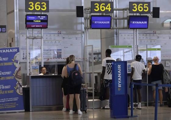 Mostradores de Ryanair en el aeropuerto de Málaga.