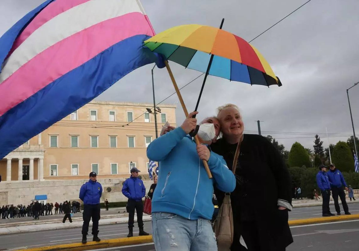 Manifestantes griegos en Syntagma ayer.