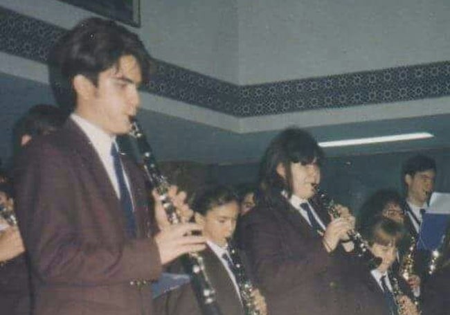 Moreno, de niño, tocando con la banda de Las Flores.