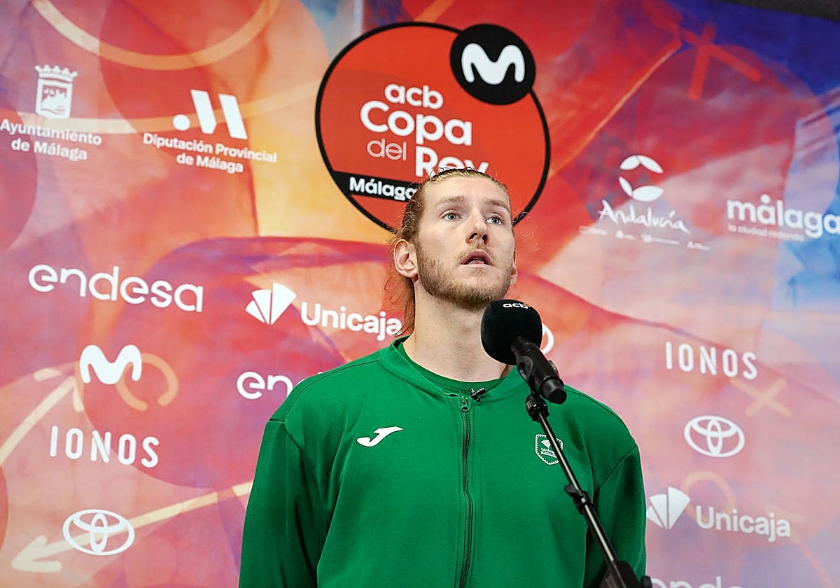 Dylan Osetkowski, en zona mixta antes del partido.